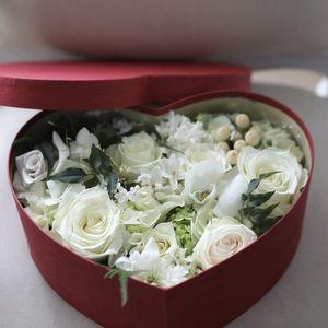 The Cream & White Heart Box