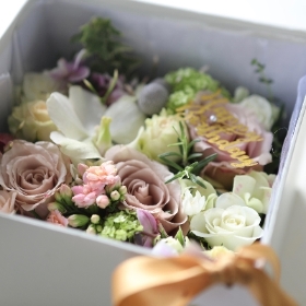 Just Nice Pastal Flower Box & Chocolates